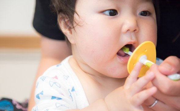 Chăm sóc răng miệng cho trẻ 0 - 2 tuổi