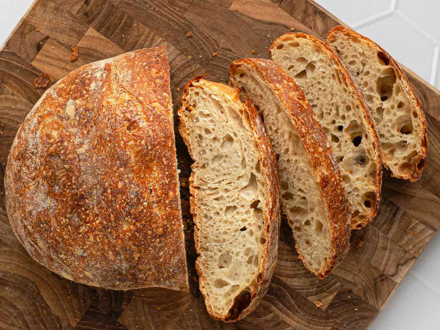Bánh mì thuộc nhóm thức ăn tinh bột tinh chế 