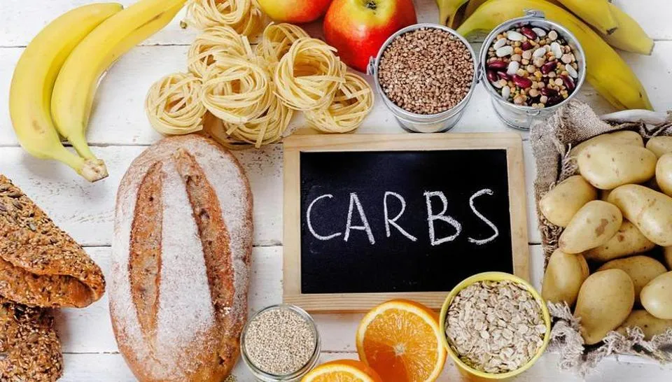 Chế độ ăn nhiều Carbohydrat dễ chuyển hóa thành axit trong khoang miệng gây sâu răng 
