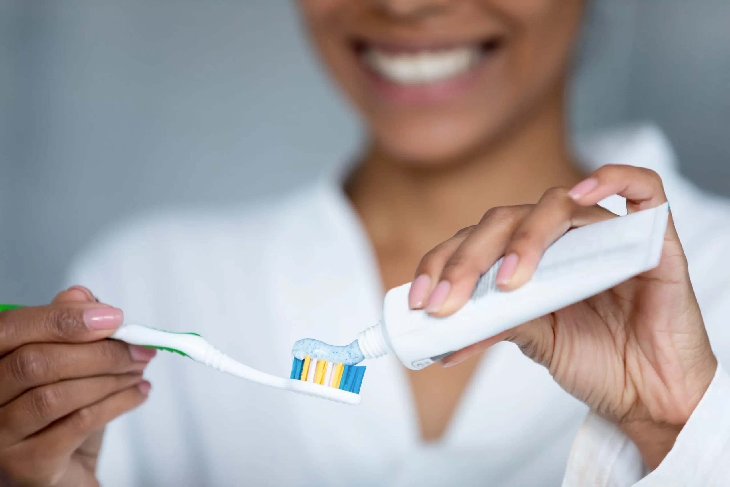 Chăm sóc vệ sinh răng miệng hàng ngày giúp ngăn ngừa tình trạng áp xe răng