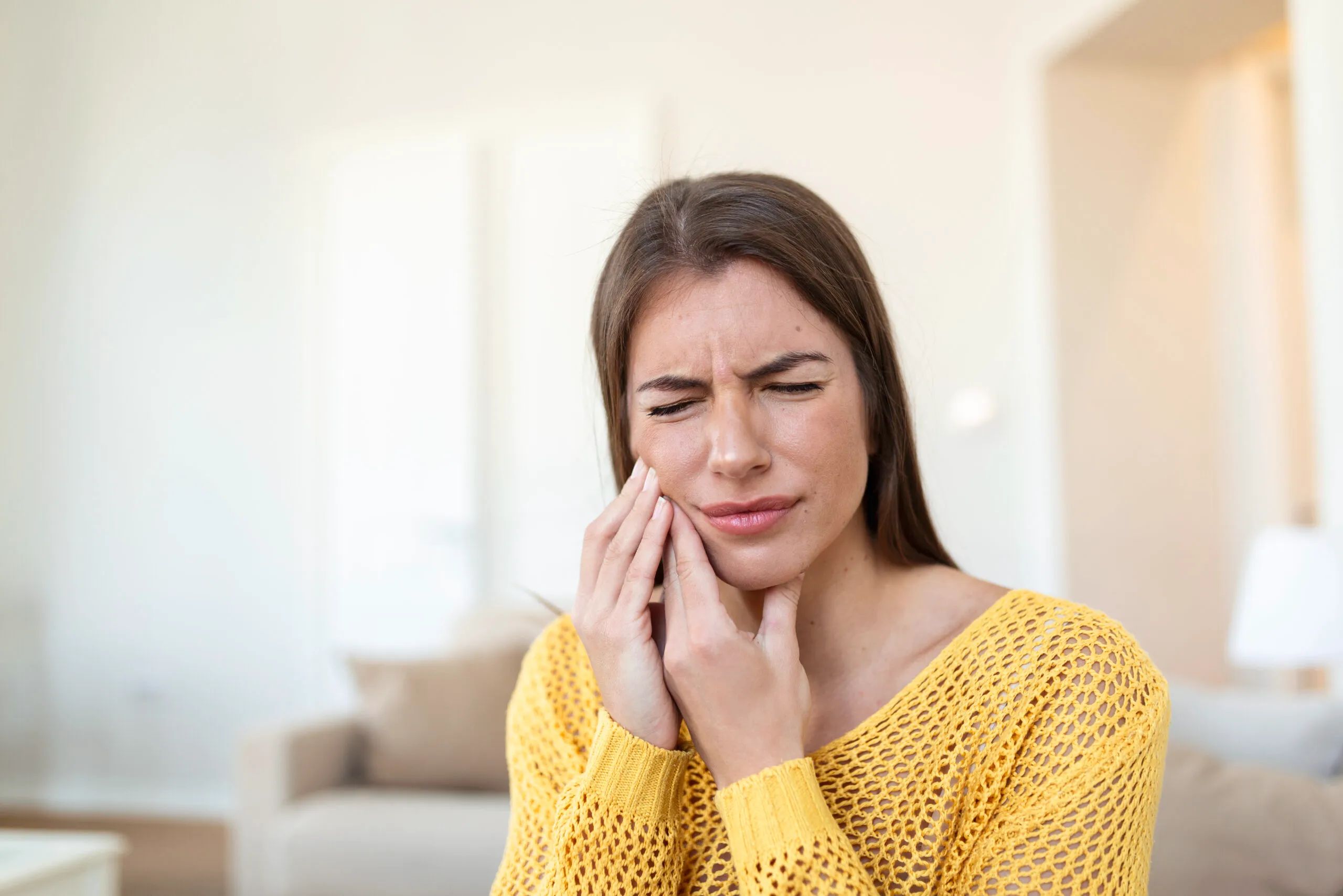 Sâu răng số 8 có thể dẫ đến cảm giác đau nhức