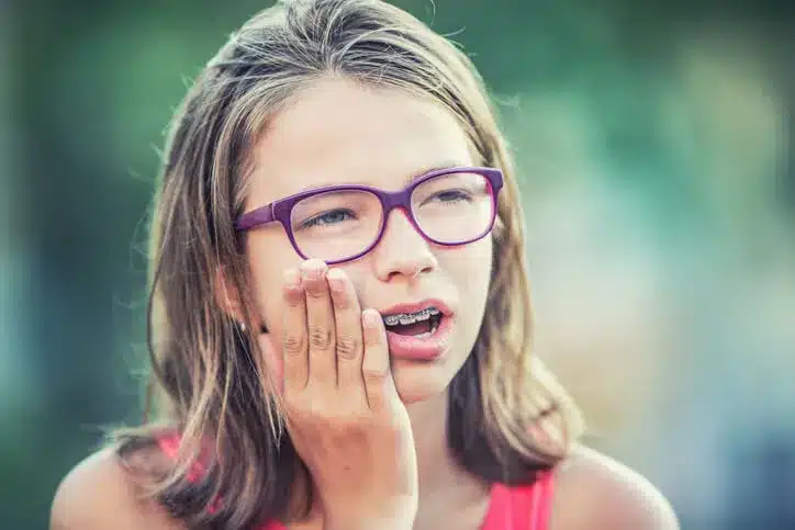 Niềng răng ở trẻ sẽ ít đau hơn khi niềng ở độ tuổi trưởng thành