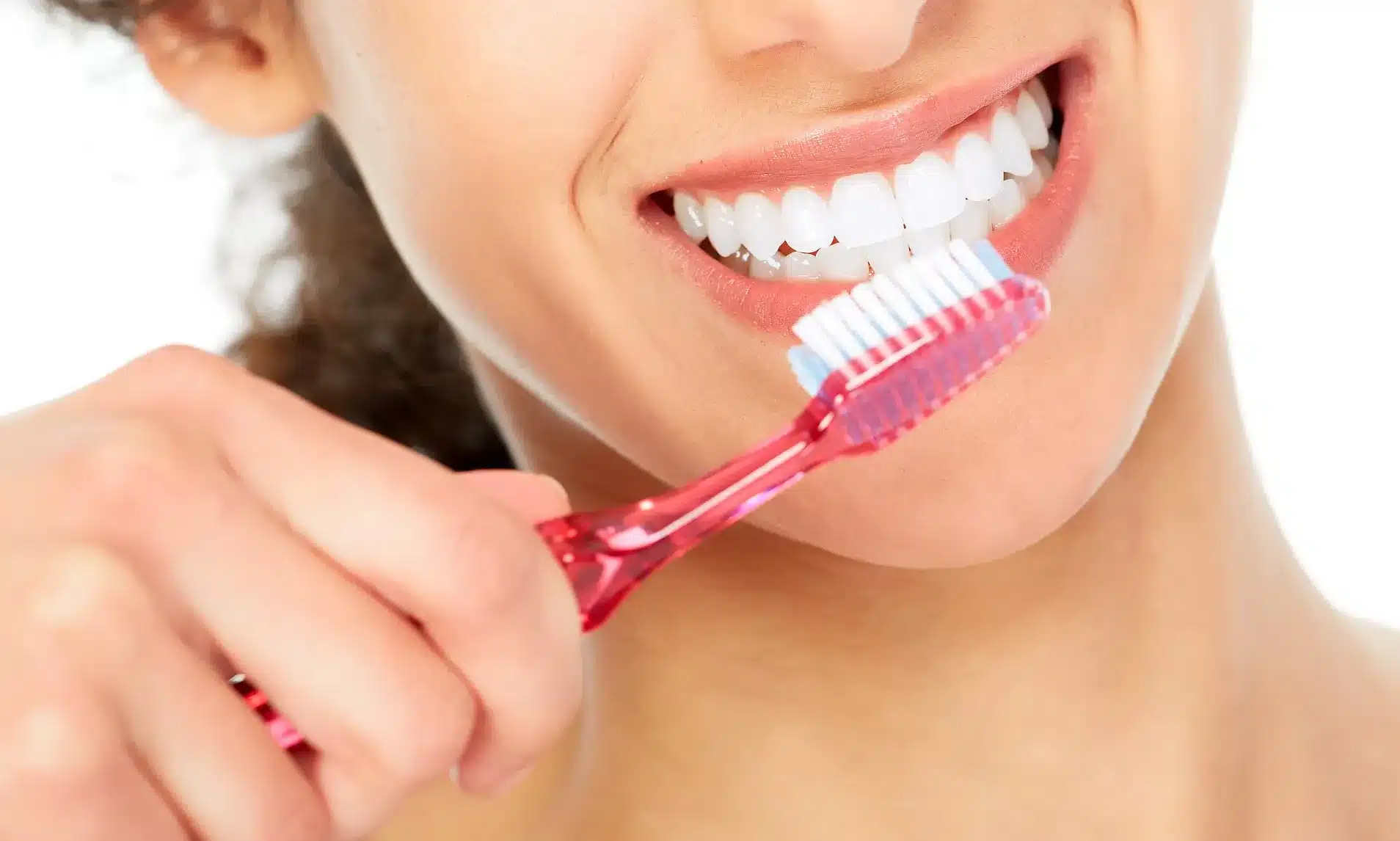 Vệ sinh răng tốt giúp ngăn ngừa răng ố vàng