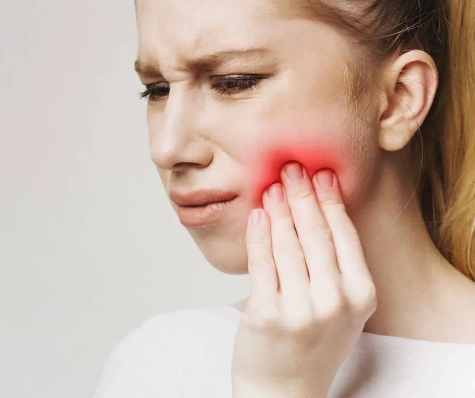 Dùng tăm tre xỉa răng làm tăng nguy cơ sâu kẽ răng
