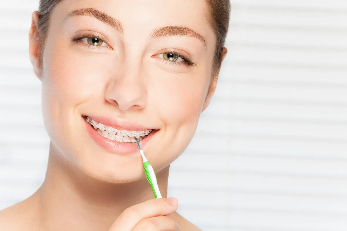 Sử dụng bàn chải kẽ để tăng hiệu quả làm sạch răng miệng