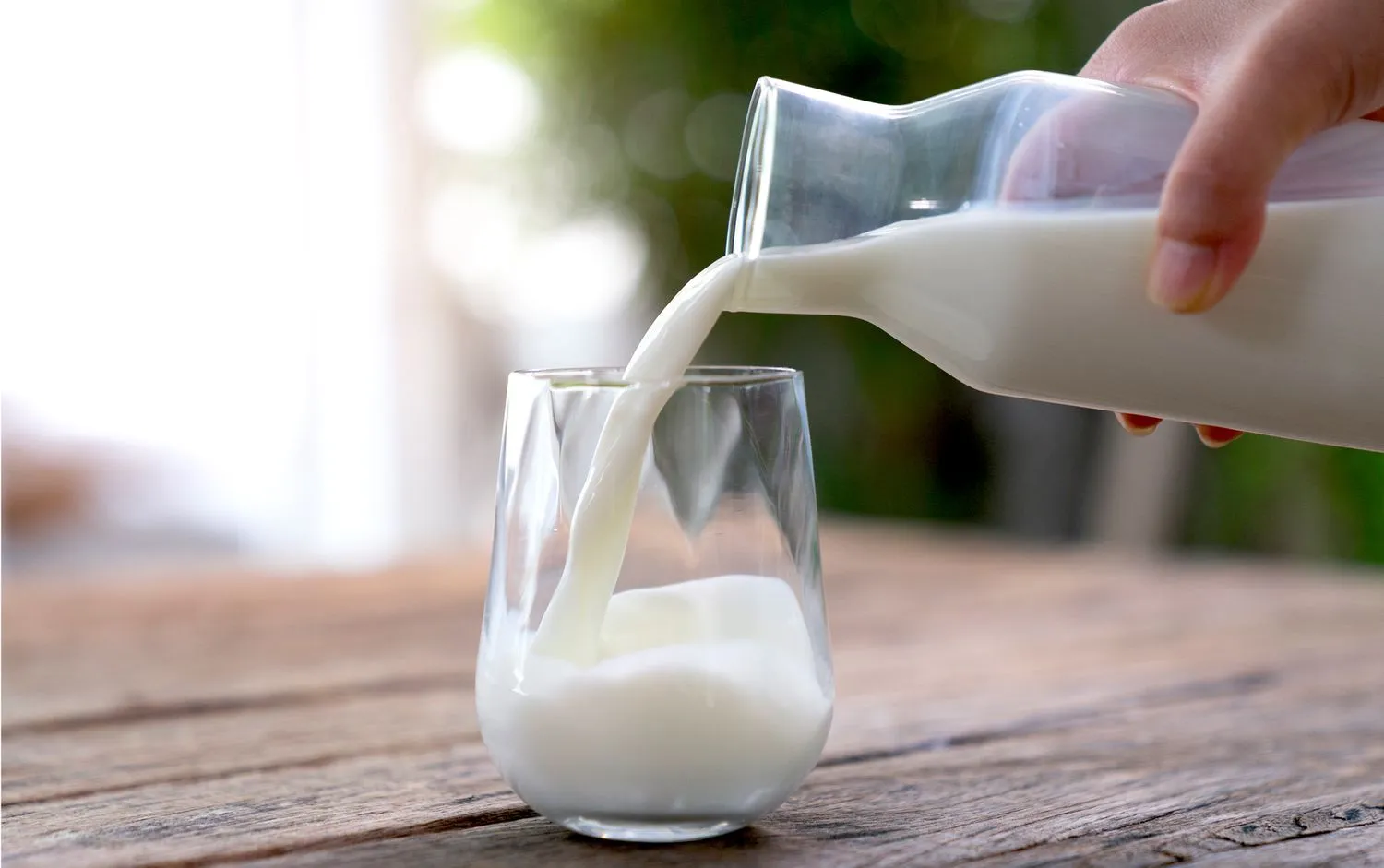 Sữa là đồ uống dinh dưỡng tốt cho người niềng răng