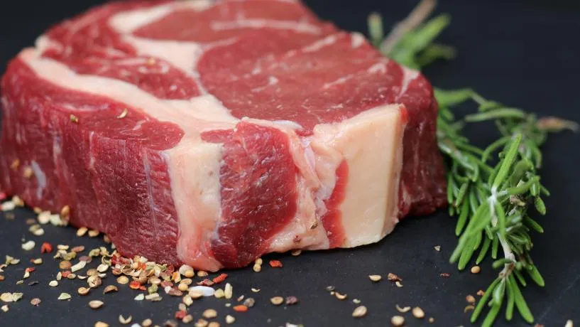 Thịt là nguồn cung cấp phốt pho và protein