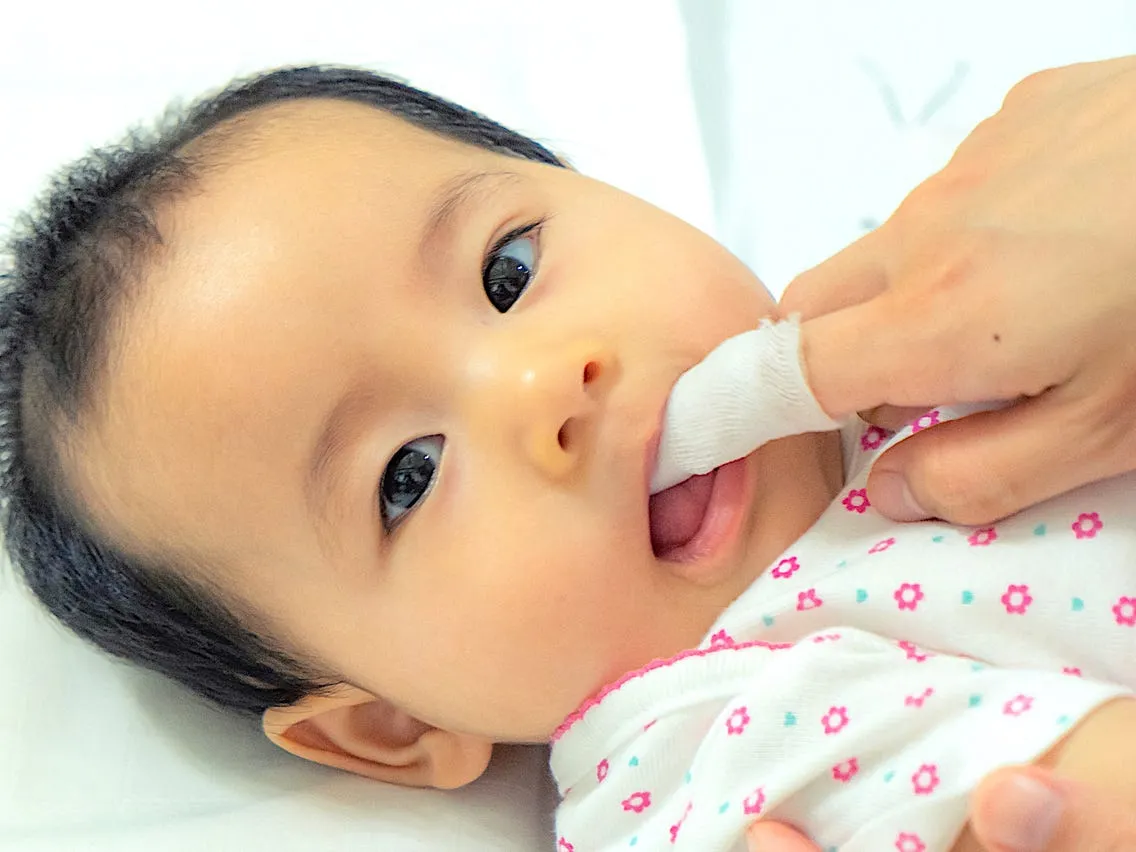 Vệ sinh răng miệng hằng ngày cho trẻ để loại bỏ vi khuẩn